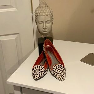 Bebe cheetah flats with orange border...